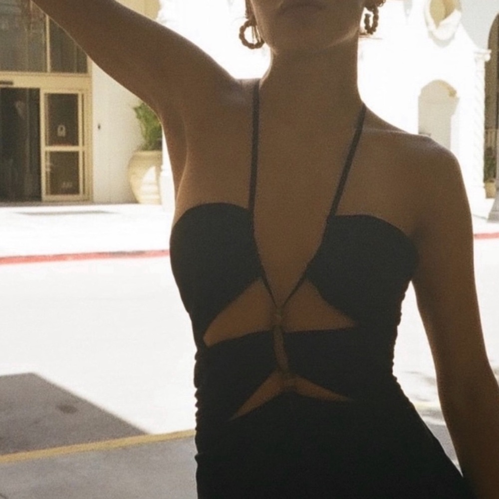 ZARA MIDI STRAPPY CUT-OUT DRESS
BLACK - XS